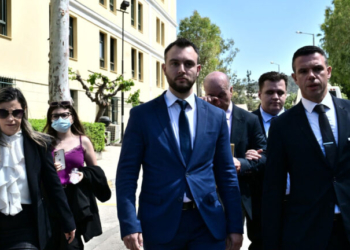 Την ενοχή του Φλώρου για βιαιοπραγία σε βάρος του Καμμένου ζήτησε ο εισαγγελέας έδρας του ΜΟΔ