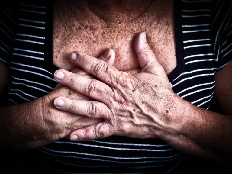 ηλικιωμένη γυναίκα