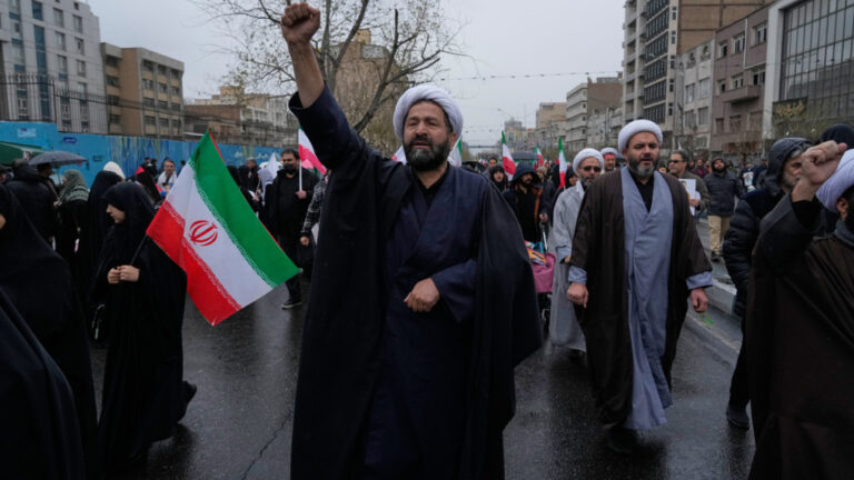 Το σχέδιο ΗΠΑ-Ισραήλ για «αποκεφαλισμό» της Τεχεράνης εγείρει σοβαρούς κινδύνους