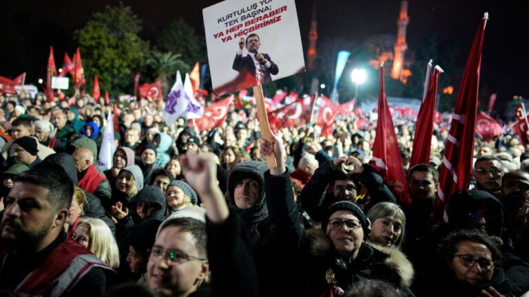 Τουρκία: 365 ημέρες από τη φυλάκιση του Εκρέμ Ιμάμογλου - Διαδήλωση στην Κωνσταντινούπολη