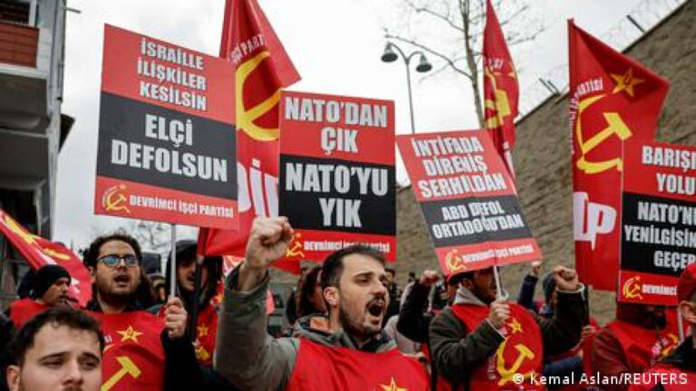 Τουρκία: Ασκήσεις ισορροπίας και εκκλήσεις για διπλωματία