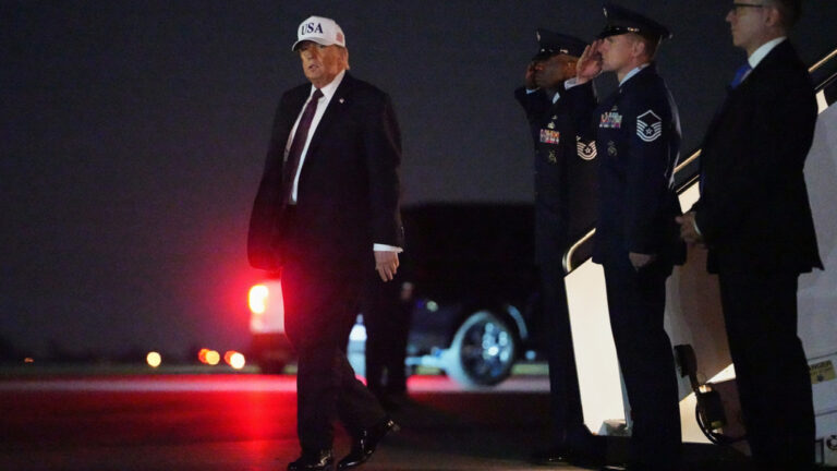 Τραμπ: Συνομιλούμε με ένα νέο πιο λογικό καθεστώς στο Ιράν - Αλλά χωρίς συμφωνία θα ισοπεδώσουμε τα πάντα