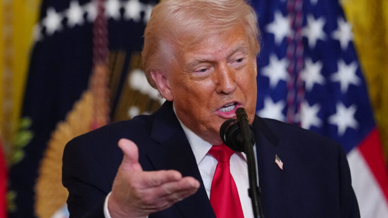 Τραμπ: «Το Ιράν είναι ένα έθνος τρόμου και μίσους και πληρώνουν ένα μεγάλο τίμημα»