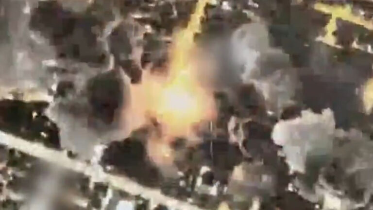 Βίντεο: Η στιγμή που το Ισραήλ βομβαρδίζει το υπόγειο καταφύγιο του Χαμενεΐ στην Τεχεράνη 