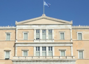 Βουλή: Κατατέθηκαν προς κύρωση οι συμβάσεις με Chevron-Helleniq για τους υδρογονάνθρακες