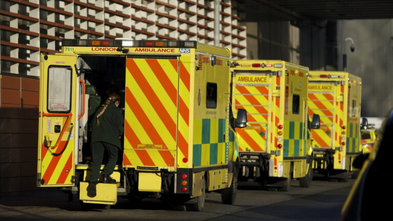 Βρετανία: Δύο άνθρωποι έχουν πεθάνει από μηνιγγίτιδα, 13 νοσηλεύονται