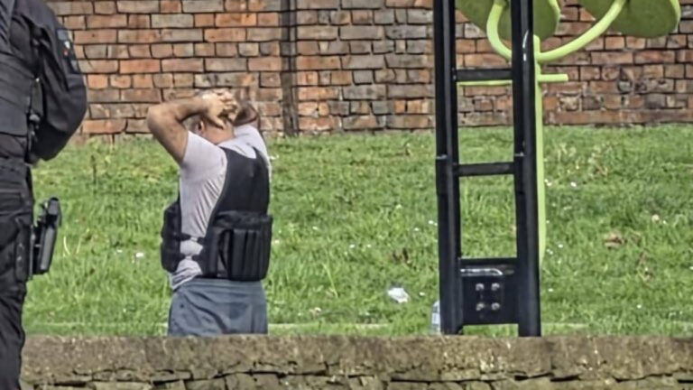 Βρετανία: Πέρασαν άνδρα που γυμναζόταν για... βομβιστή αυτοκτονίας 