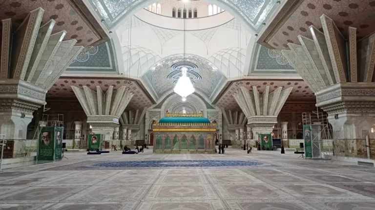 Ξεκινά η τριήμερη, δημόσια κηδεία του Χαμενεΐ στην Τεχεράνη – Μυστική ακόμα η πομπή 