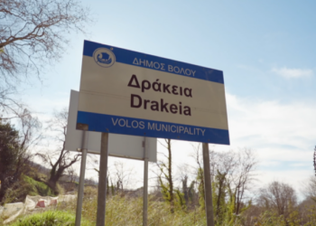 Υπό κατάρρευση το κτήριο της κοινότητας Δράκειας