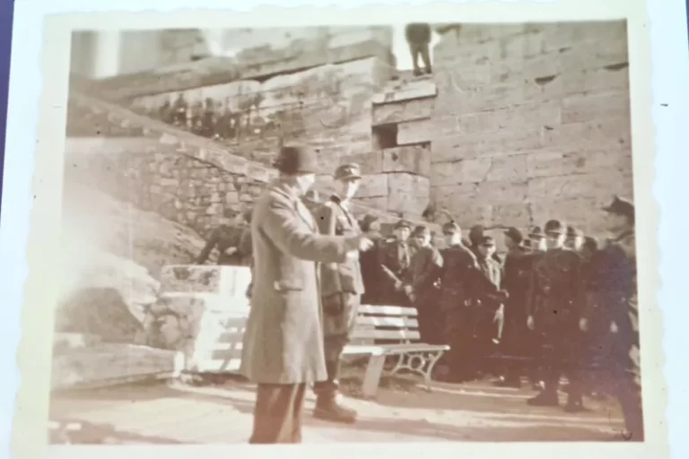 ΥΠΠΟ: Δημοσίευσε συγκλονιστικές φωτογραφίες-ντοκουμέντα από την εκτέλεση στην Καισαριανή