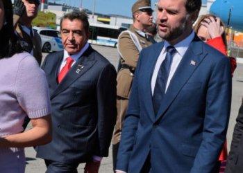 «20 δισ. δολάρια σε 20 λεπτά»: Ο άνθρωπος πίσω από το «Αmerica First» του Ντόναλντ Τραμπ