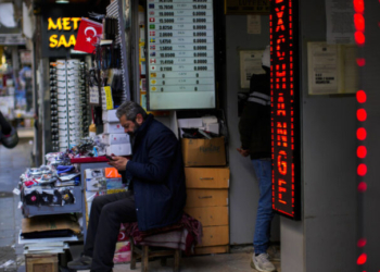 Αδιανόητος πληθωρισμός στην Τουρκία: 500% πάνω η τιμή της πατάτας τα τελευταία 4 χρόνια