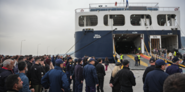 Αφθώδης πυρετός: Άφησαν οι κτηνοτρόφοι να κατέβουν φορτηγά στο λιμάνι της Μυτιλήνης