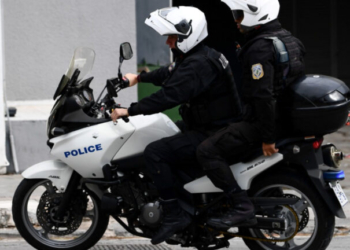 Αγ. Παντελεήμονας: 29χρονος προκάλεσε φθορές σε 30 οχήματα - Τα χτυπούσε ακόμη και με το κεφάλι του