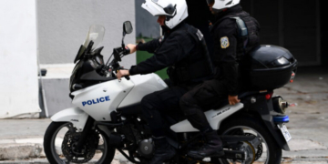 Αγ. Παντελεήμονας: 29χρονος προκάλεσε φθορές σε 30 οχήματα - Τα χτυπούσε ακόμη και με το κεφάλι του