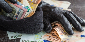 Αγία Βαρβάρα: Απείλησαν υπάλληλο βενζινάδικου με μαχαίρι και πήραν χρήματα - 2 συλλήψεις