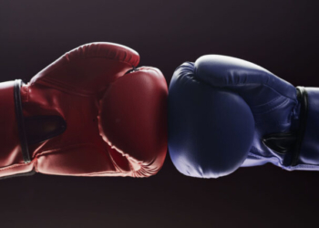 Άγριες σκηνές σε αγώνα πυγμαχίας στην Τουρκία: Το πλήθος επιτέθηκε σε Ρώσο πυγμάχο - Δείτε βίντεο