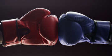 Άγριες σκηνές σε αγώνα πυγμαχίας στην Τουρκία: Το πλήθος επιτέθηκε σε Ρώσο πυγμάχο - Δείτε βίντεο