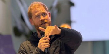 Αιφνιδιαστική επίσκεψη του πρίγκιπα Χάρι στο Κίεβο - Έκκληση να μην ξεχαστεί η Ουκρανία