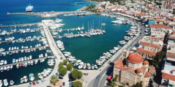 Αίγινα: Συνελήφθη 16χρονη που απείλησε με σουγιά συμμαθητές της σε στάση λεωφορείου