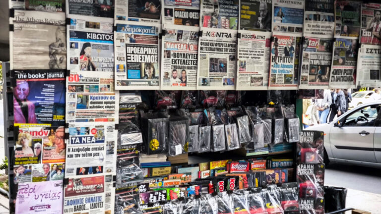 Αιματηρό περιστατικό στα Εξάρχεια: Μαχαίρωσαν υπάλληλο περιπτέρου