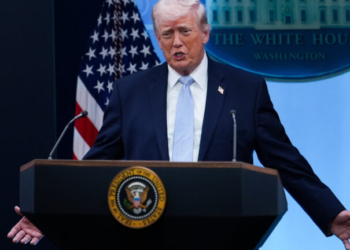 Αισιόδοξος για συμφωνία ο Τραμπ: Άλλα λένε δημόσια και άλλα στις συνομιλίες