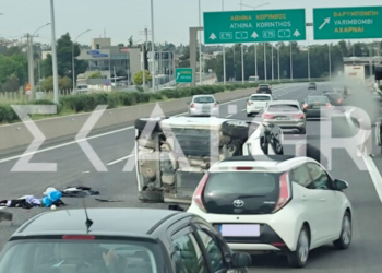 Ανατροπή αυτοκινήτου στο ρεύμα εισόδου της Αθηνών - Λαμίας με 2 τραυματίες