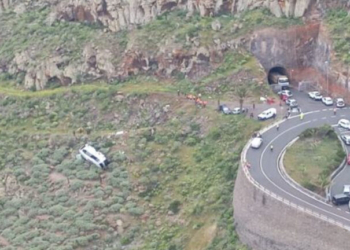 Ανατροπή τουριστικού λεωφορείου στα Κανάρια Νησιά: 1 νεκρός και 3 σοβαρά τραυματίες