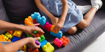 Ανοίγει η πλατφόρμα για τις νταντάδες της γειτονιάς - Ποιες οι προϋποθέσεις που πρέπει να έχει η νταντά και ποιες μητέρες δικαιούνται την ενίσχυση