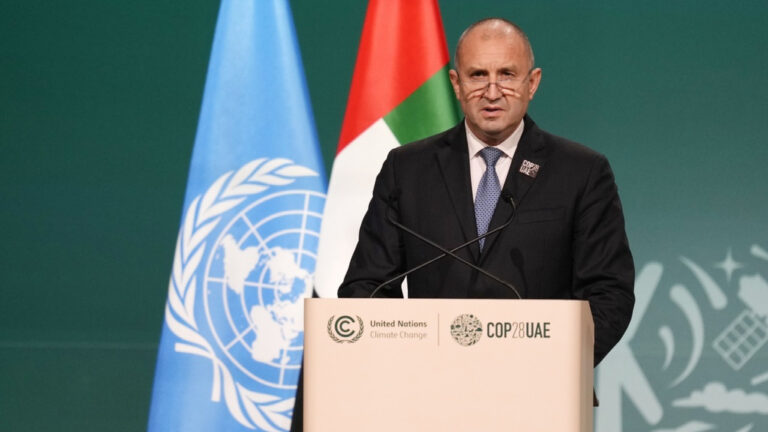 Άνοιξαν οι κάλπες στη Βουλγαρία: Φαβορί ο φιλορώσος πρώην πρόεδρος Ρούμεν Ράντεφ