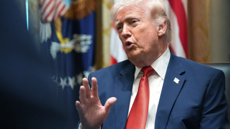 Αντιφατικά μηνύματα Τραμπ για τα πυρηνικά του Ιράν: «Δεν σκέφτομαι καν το ουράνιο - Είναι βαθιά θαμμένο»