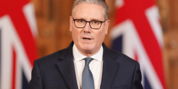 Απέναντι στο κοινοβούλιο ο Στάρμερ: Εξετάζεται έρευνα για «παραπλάνηση» στον διορισμό του Μάντελσον