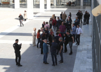 Απεργία και κινητοποιήσεις από ΕΦΚΑ και δικαστικούς υπαλλήλους μετά τις ένοπλες επιθέσεις
