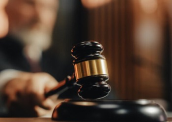 Απολογείται σήμερα η 77χρονη που διώκεται για τον θάνατο του 82χρονου συζύγου της