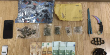 Αθήνα: Συνελήφθη 19χρονος που διακινούσε κάνναβη μέσω ταχυδρομικών δεμάτων