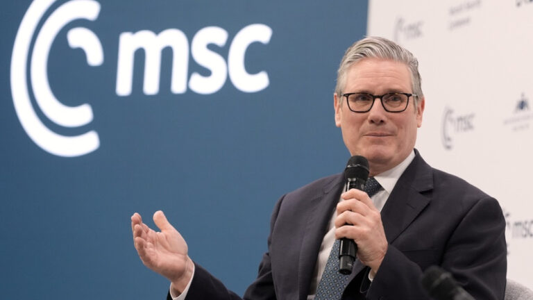 Μπαράζ διπλωματικών επαφών του Κιρ Στάρμερ για Μέση Ανατολή και Ουκρανία