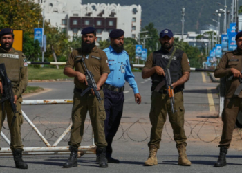 Μπαράζ νέων απειλών από τον Τραμπ – Αρνητική η Τεχεράνη για διάσκεψη στο Ισλαμαμπάντ