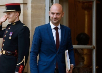 Μπαρό (ΥΠΕΞ Γαλλίας): Οι δηλώσεις Τραμπ εναντίον του Πάπα δεν είναι αποδεκτές