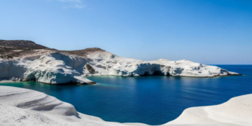 «Μπλόκο» από ΣτΕ στην κατασκευή νέων κτιρίων σε ξενοδοχειακό συγκρότημα στη Μήλο