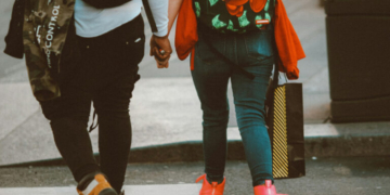 Booking.com: Πού θα ταξιδέψουν οι Έλληνες την Πρωτομαγιά