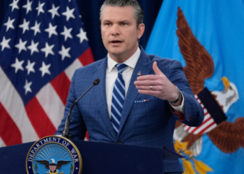 Χέγκσεθ: «Οι ΗΠΑ θα μείνουν στο Ιράν όσο χρειαστεί - Ο νέος τους ηγέτης είναι παραμορφωμένος»