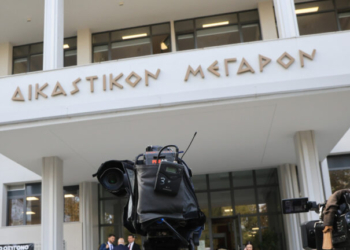 Δεκτό το αίτημα αποχής της προέδρου - Από την αρχή η δίκη για τα βίντεο στα Τέμπη