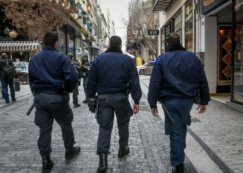 Διακοπή κυκλοφορίας στην Αλκίφρονος στην Ομόνοια - Βρέθηκαν δύο ύποπτοι χαρτοφύλακες