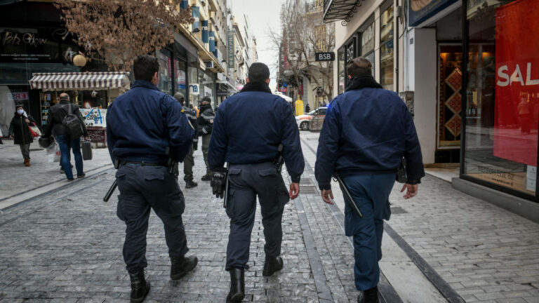 Διακοπή κυκλοφορίας στην Αλκίφρονος στην Ομόνοια - Βρέθηκαν δύο ύποπτοι χαρτοφύλακες