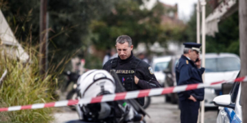 Διευθύντρια σχολείου νεκρή έπειτα από πτώση από ταράτσα πολυκατοικίας στον Κολωνό