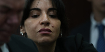 Δίκη Μαραντόνα: Η κόρη του κατήγγειλε «χειραγώγηση» της οικογένειάς της από τους γιατρούς