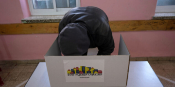 Δημοτικές εκλογές στη Δυτική Όχθη και στην κεντρική Γάζα: Άνοιξαν τα εκλογικά τμήματα