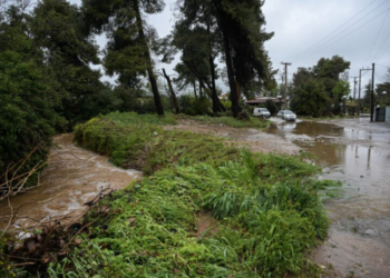 Εικόνες καταστροφής σε Νέα Μάκρη, Ραφήνα και Διόνυσο - Βίντεο και φωτογραφίες