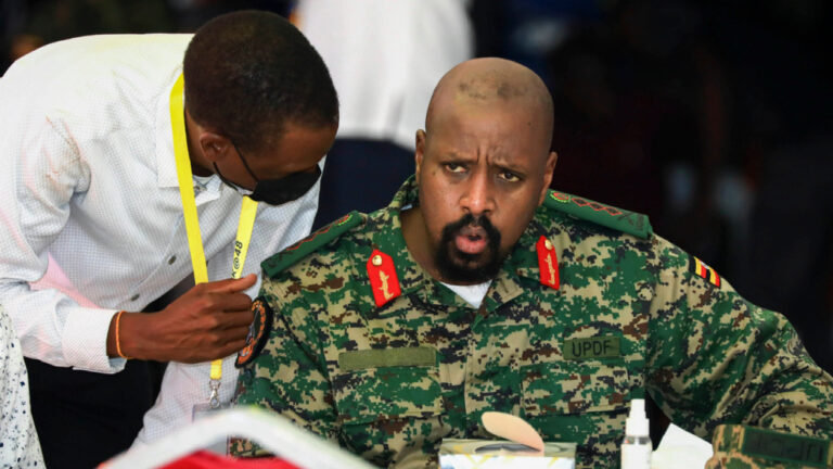 «Είναι το πραγματικό πρόβλημα»: Επίθεση και τελεσίγραφο του αρχηγού του στρατού της Ουγκάντας στην Τουρκία