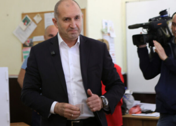 Εκλογές στη Βουλγαρία: Πρώτος ο ρωσόφιλος Ράντεφ με 37%, σύμφωνα με τα exit polls